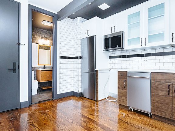 4th image of 703 Rogers Ave #5J