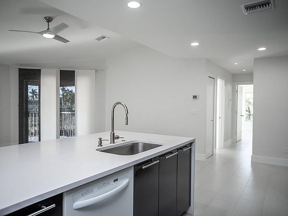 5th image of 161 Santa Clara Dr APT 7