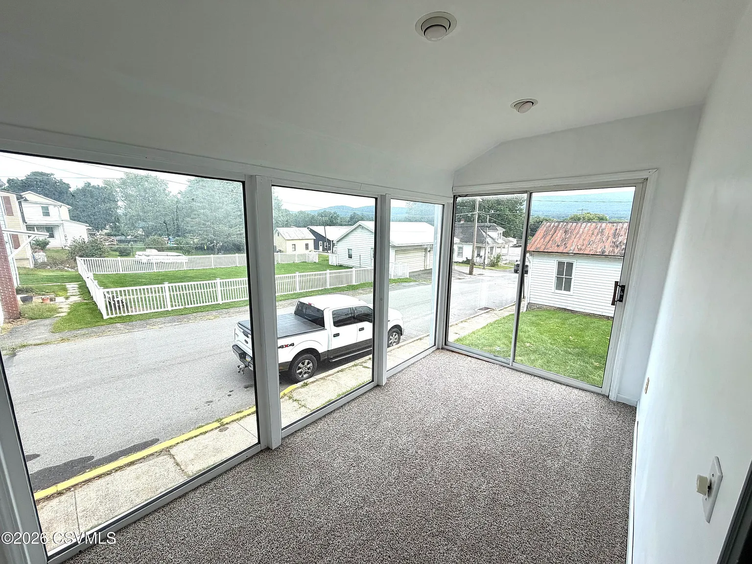 2 bed, 900 sqft, $1,050 — Photo 4