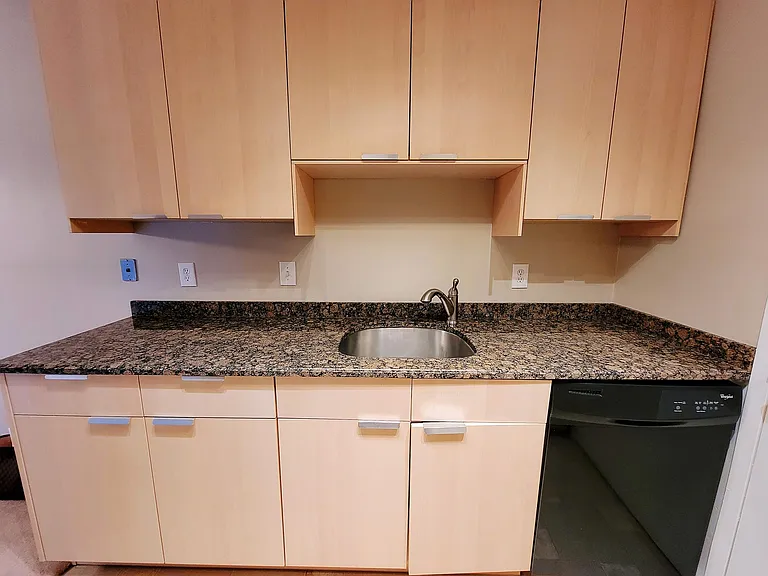 12 Village Green Ln — Photo 6