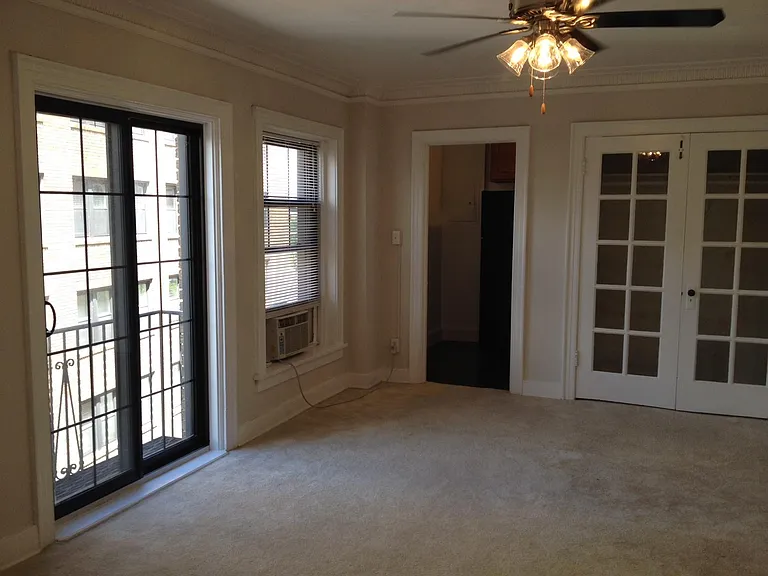 Carlyle Apartments — Photo 25