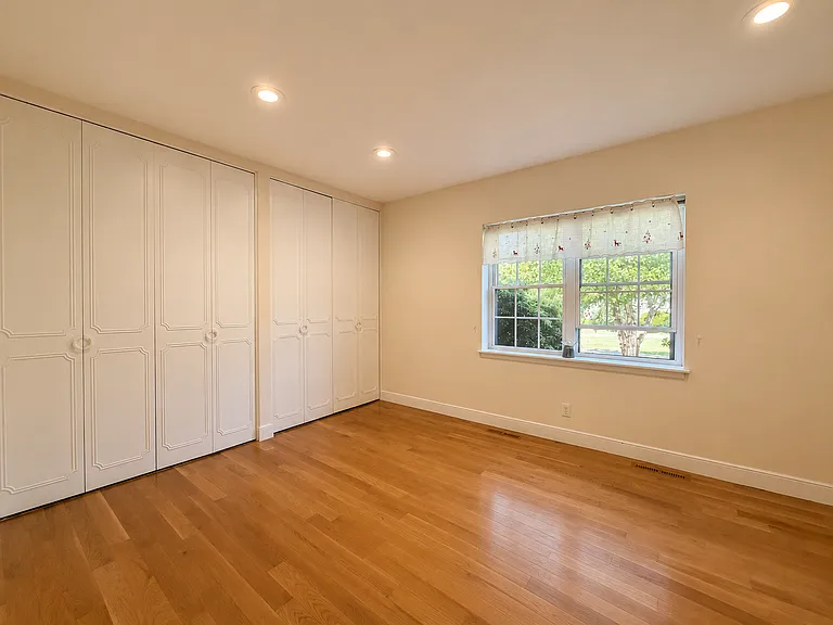 30 Lake Shore Ct #1 — Photo 5