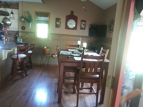 Kitchen eating area