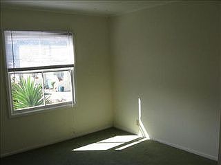 4th image of 10 Stoneybrook Ave