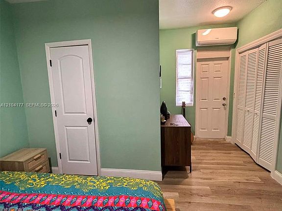 5th image of 1018 Euclid Ave APT 2