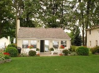 3280 Ponemah Dr, Fenton, MI 48430
