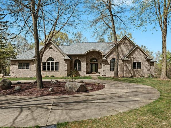 9997 Applegate Ln, Brighton, MI 48114