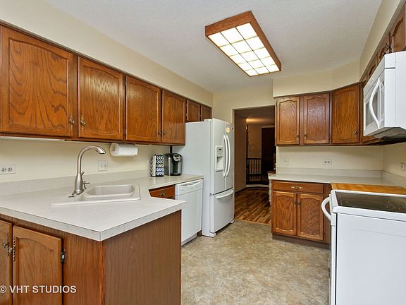 3rd image of 13310 S Country Club Ct APT 2A