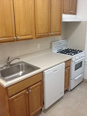 Rented by Metroline Realty | media 3