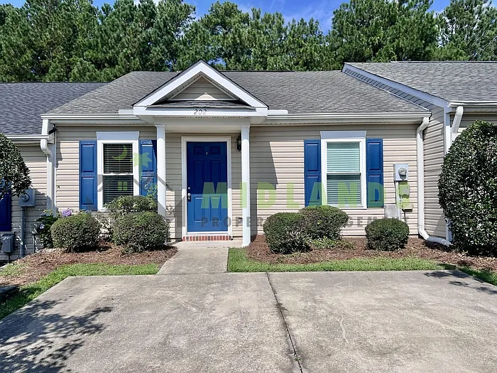 202 Elders Pond Cir — Photo 2