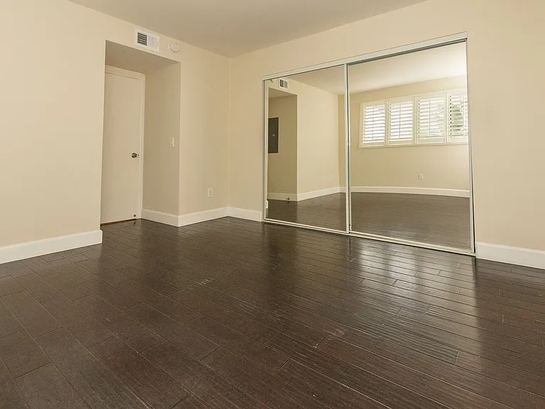 2511 Manchester Ave — Photo 40