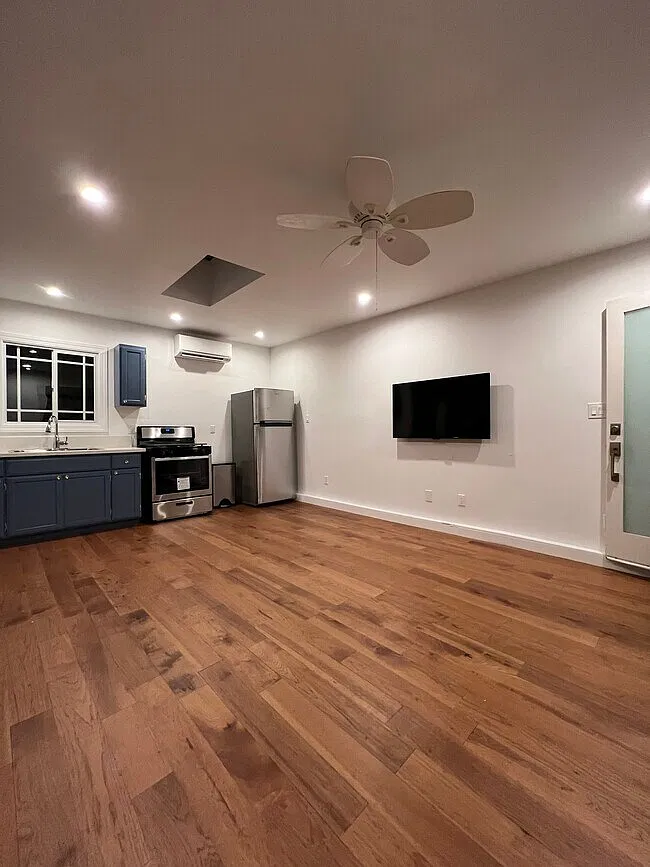Studio, 650 sqft, $2,650 — Photo 2
