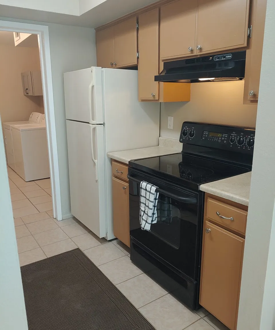 2 bed, 1.5 bath, 872 sqft, $1,300 — Photo 3