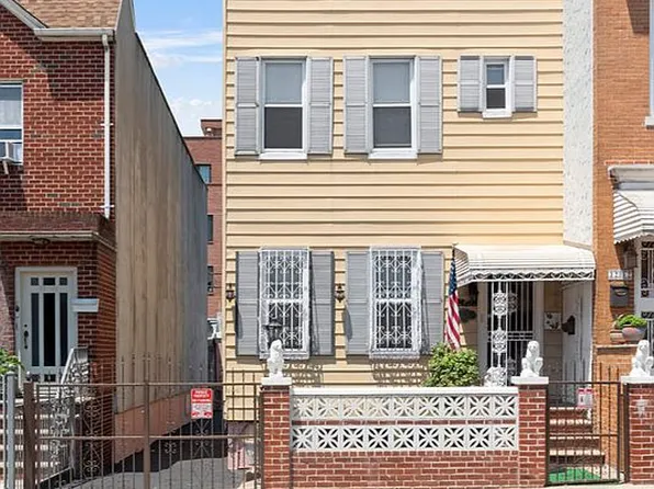 3244 35th St, Astoria, NY 11106