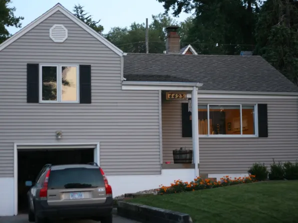 4423 Pacific St, Omaha, NE 68105
