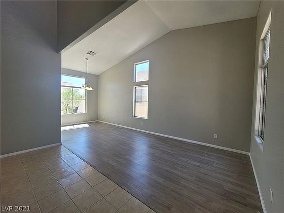 3rd image of 729 Fort Mandan Ct