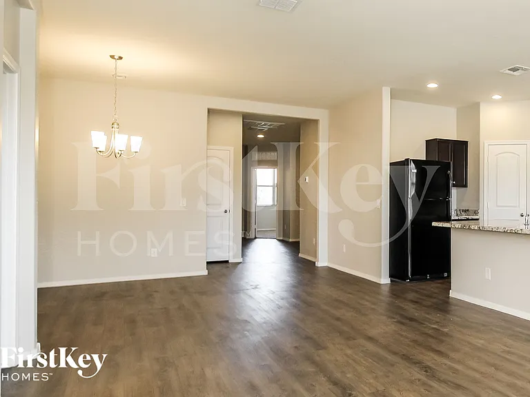 2635 W Tamarisk Ave — Photo 4