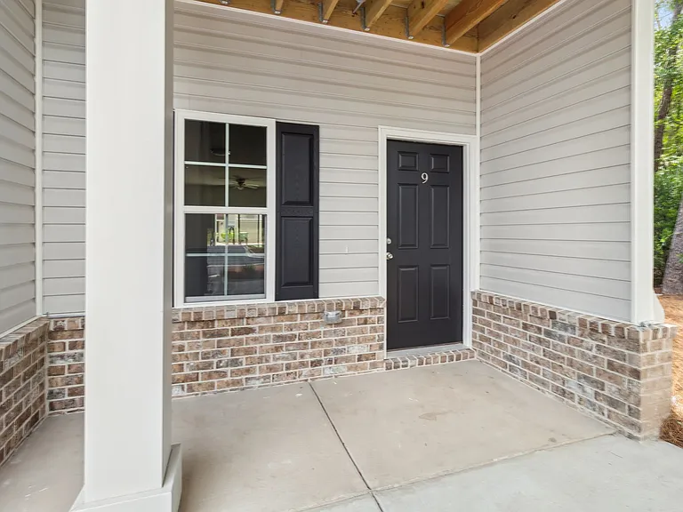 905 Olmstead Ave — Photo 6