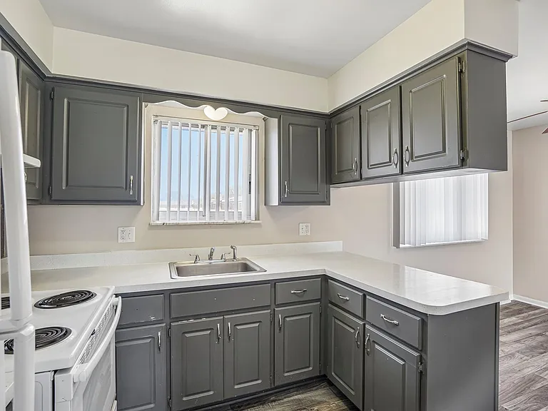 Rivercrest Apartments — Photo 87