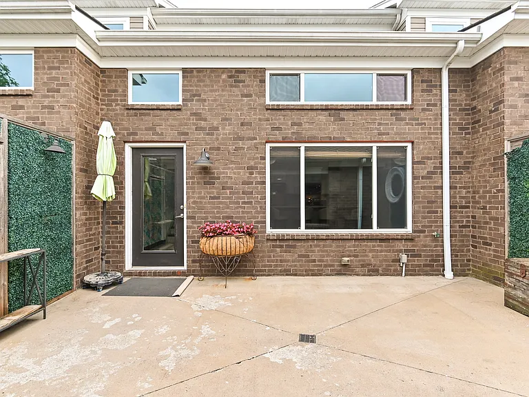 703 Lyndon Ln — Photo 24