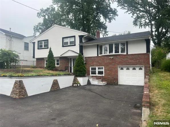 466 New Bridge Rd, Bergenfield, NJ 07621