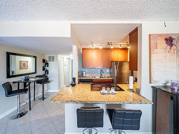 5th image of 1901 N Andrews Avenue #206