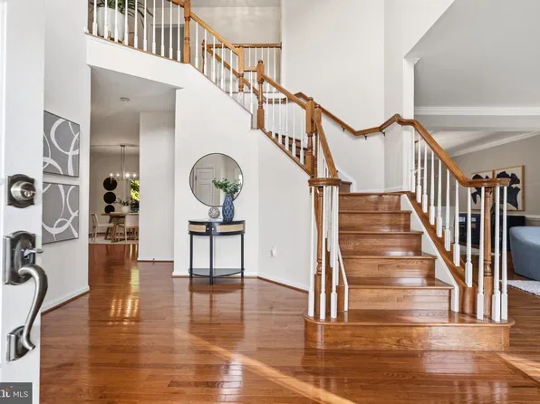 8233 Franklin Dr, Lorton, VA 22079