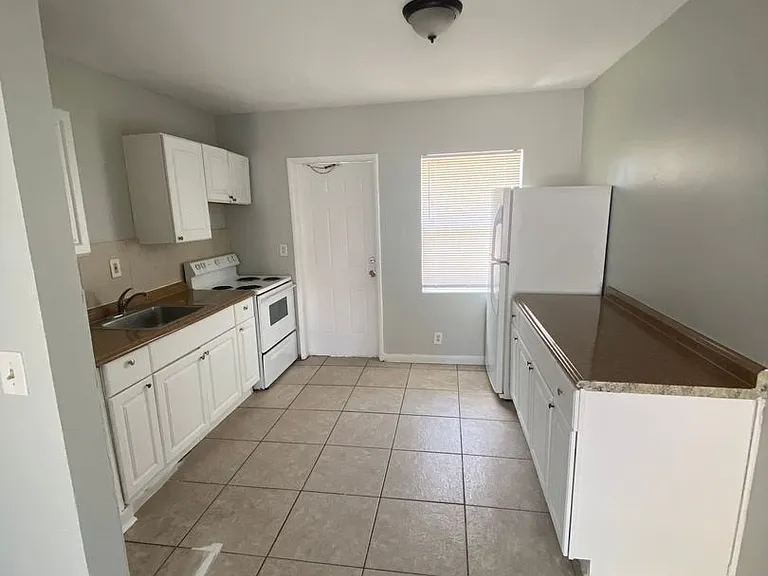 3712 Henry Ave — Photo 3