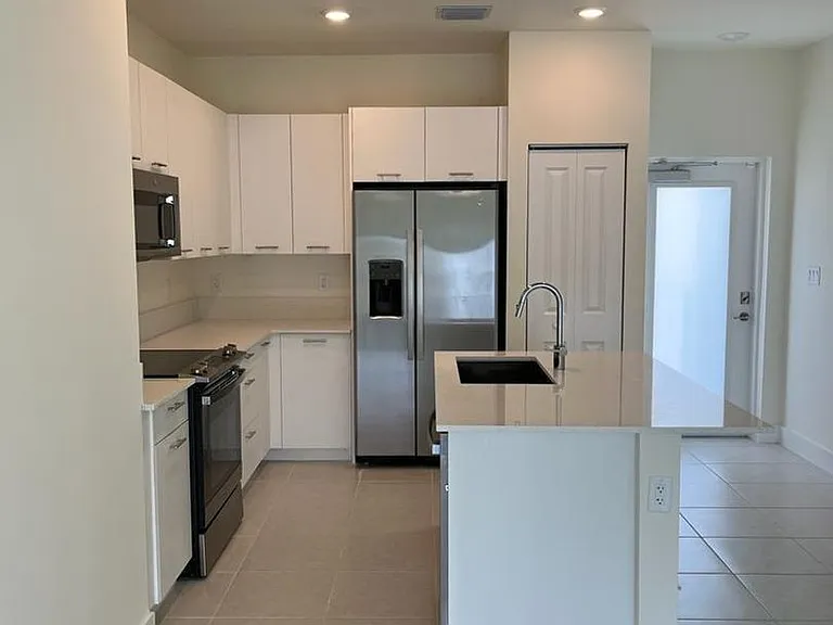 8001 NW 41st St #405 — Photo 30
