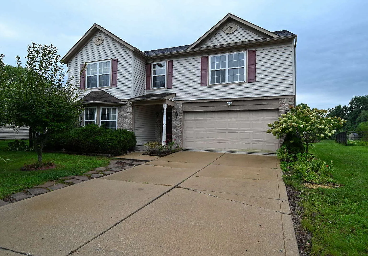 4 bed, 2.5 bath, 3500 sqft, $2,500 — Photo 2