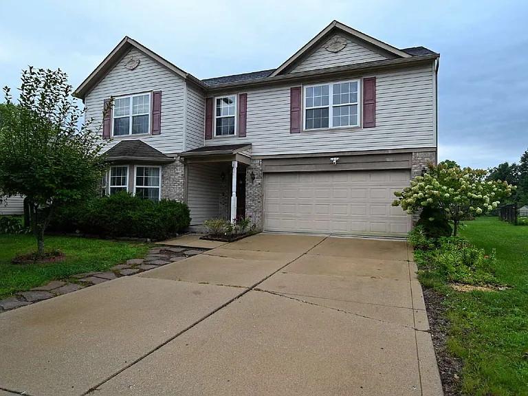 1043 Rentham Ln — Photo 2