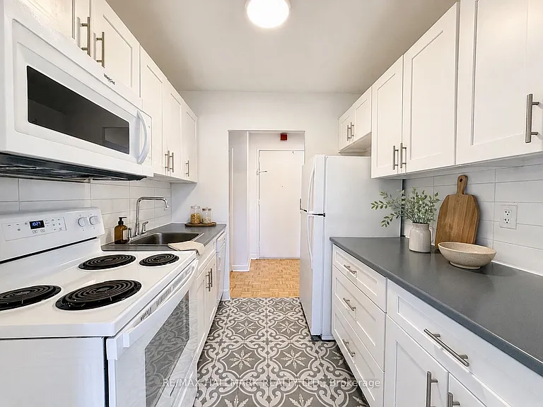 30 Upper Canada Dr #208 — Photo 6