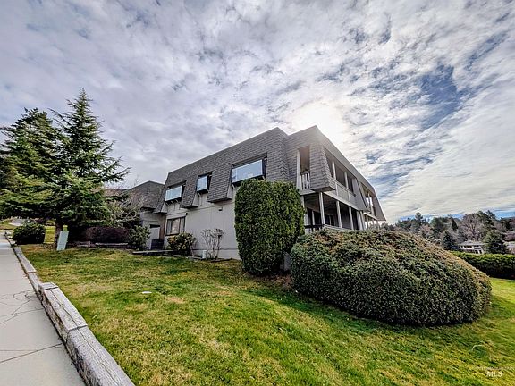 2nd image of 133 W Braemere Rd