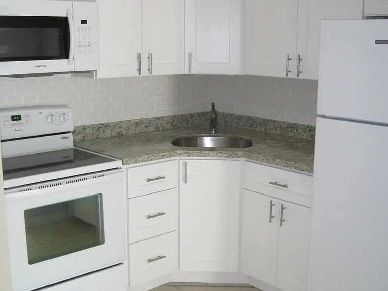 1336 NE 5th Ave #4 — Photo 1