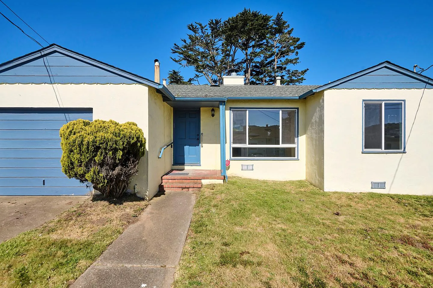 1823 Sweetwood Dr photo 1