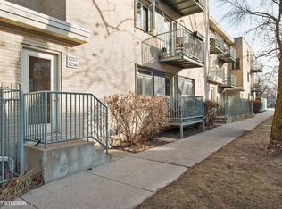 1252 W Byron St #1, Chicago, IL 60613