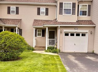 195 Pinebrook Dr, Hyde Park, NY 12538