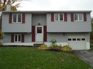 8299 Carnation Dr, Baldwinsville, NY 13027