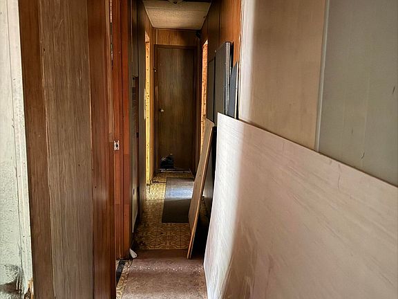 4th image of 945 W May St