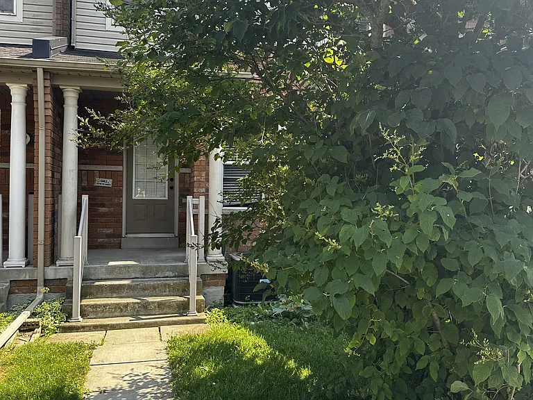 5535 Lawrence Ave E — Photo 2