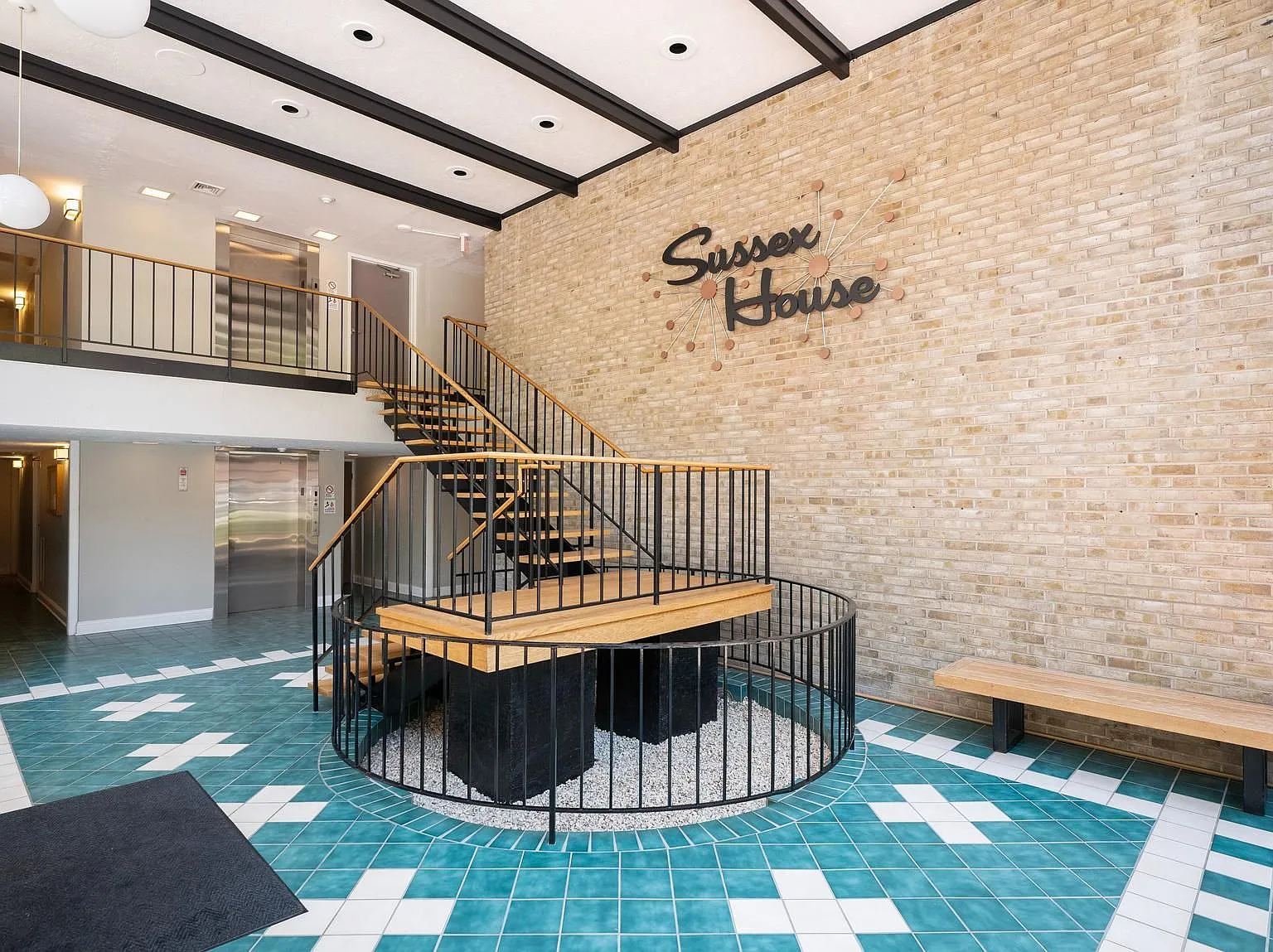 Sussex House — Photo 4