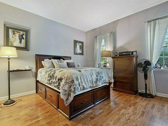 5th image of 357 Varick St APT 223B