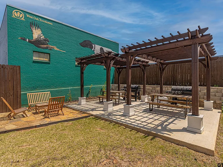 540 W Erwin St — Photo 25