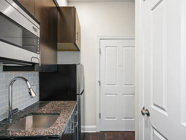 115 S 21st St #104 — Photo 6