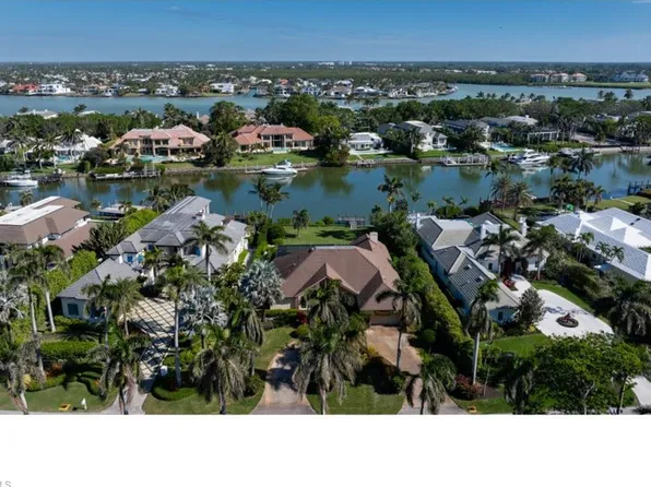 1013 Spyglass LN, NAPLES, FL 34102