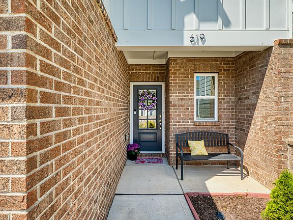 3rd image of 619 Mount Blanc Way