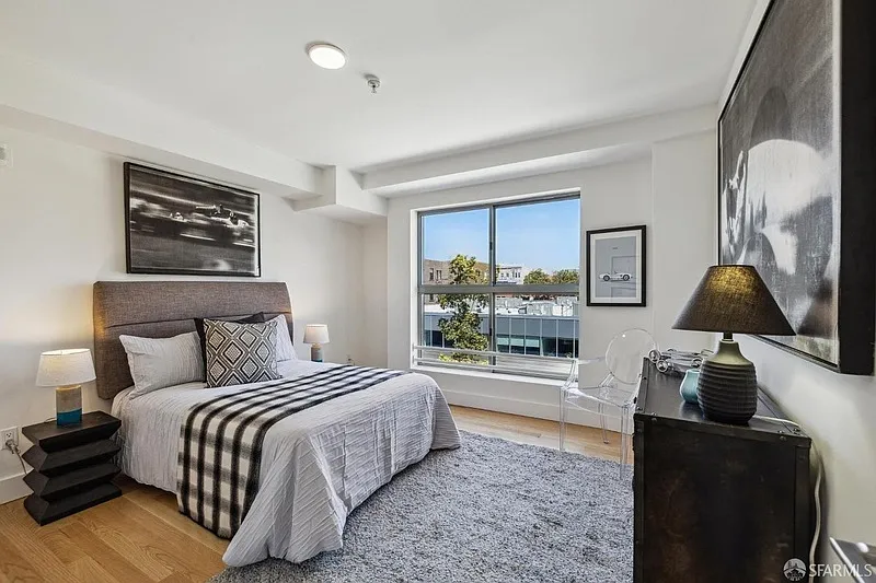 2 bed, 2.5 bath, 1422 sqft, $4,200 — Photo 4