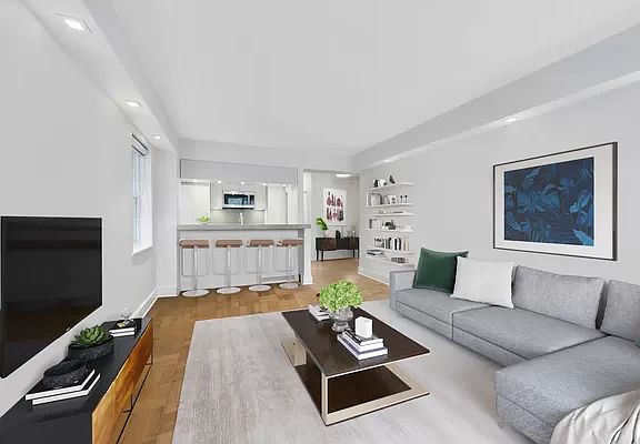 3rd image of 11 E 87th St APT 4G