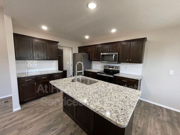 223 W Canterbury Ln