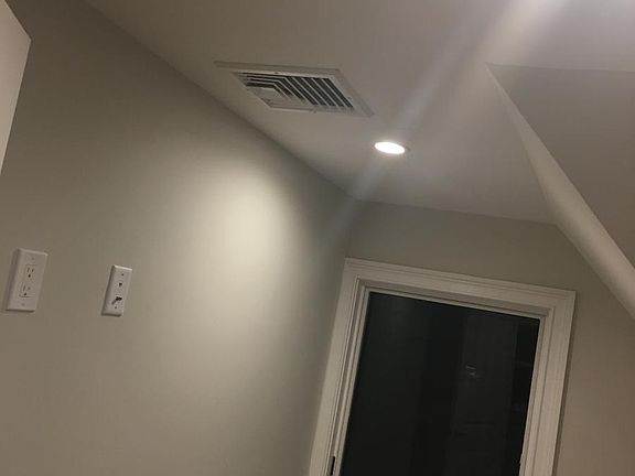 4th image of 40 Storm St